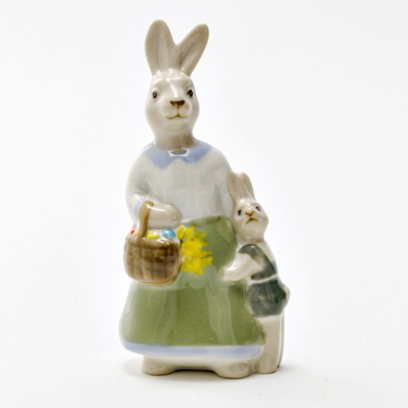 Скульптура «Зайчиха-мама»