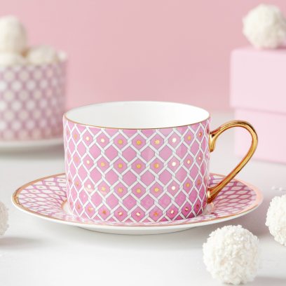 «...глядеть на ее склоненную шею с чудесной белой кожей и с вьющимися легкими золотыми волосами на затылке...» Цена в ин