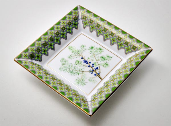 Stand for triifles in a gift box Flowers and Berries of Russia. Juniper fragrant Square