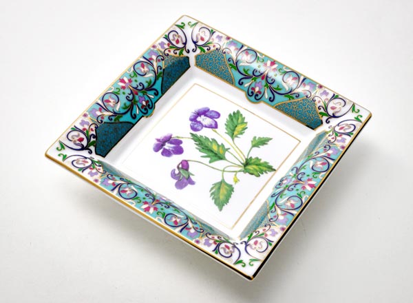 Stand for triifles in a gift box Flowers and berries of Russia. Incised violet Square