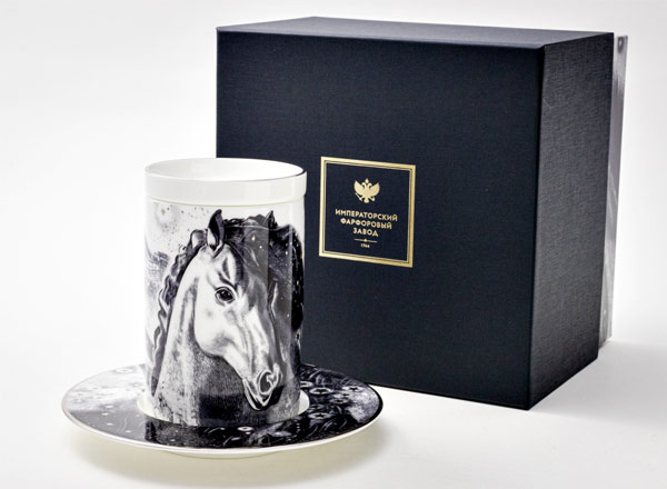 Бокал с блюдцем и крышкой в подарочной коробке Черный мустанг Тор