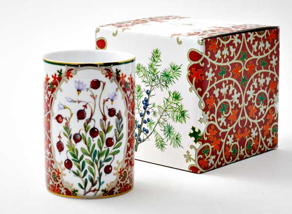 Mug in a gift box Flowers and Berries of Russia. Reserved Cranberry Solo