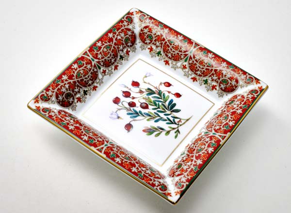 Stand for triifles in a gift box Flowers and Berries of Russia. Reserved Cranberry Square