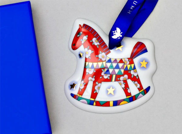 Елочная игрушка в подарочной коробке Лошадка Красная