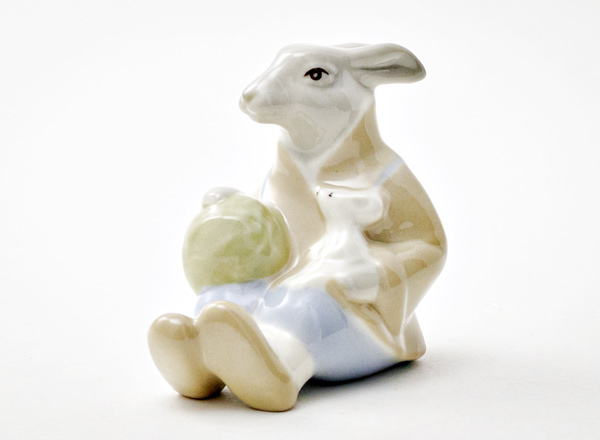 Скульптура Заяц с капустой Забота