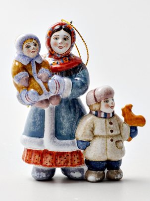 Елочная игрушка Крестьянка с детьми 80 x 100 мм.