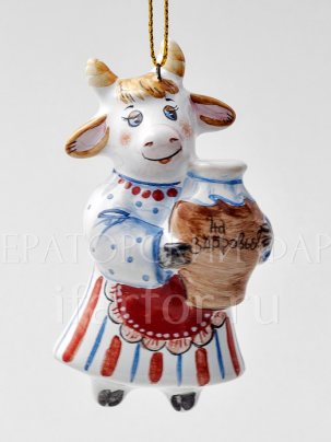 Елочная игрушка Корова На здоровье Корова На здоровье (красный фартук) 40 x 80 мм.