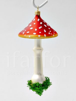 Елочная игрушка Грибы. Мухомор со мхом 67 x 140 мм.