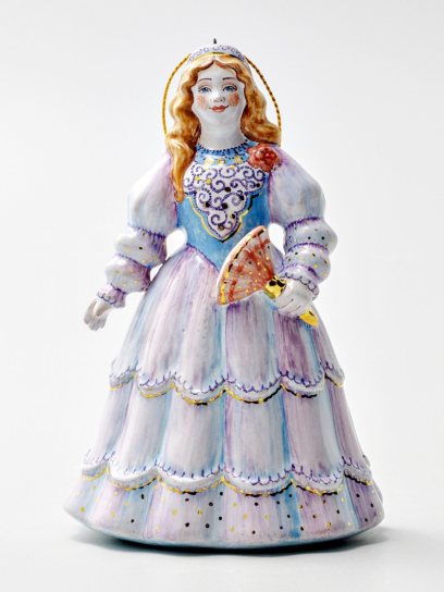 Елочная игрушка «Золушка на балу» Форма: Золушка на балу. Майолика. 86 x 130 мм.