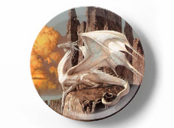 Белый дракон в скалах