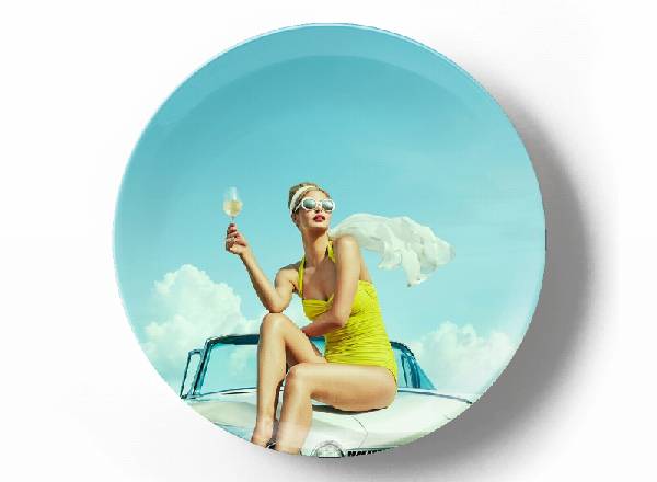 Девушка на автомобиле