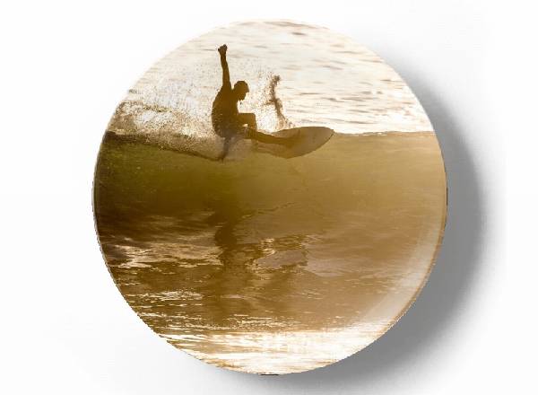 На гребне небольшой волны