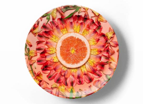 Натюрморт с красным апельсином