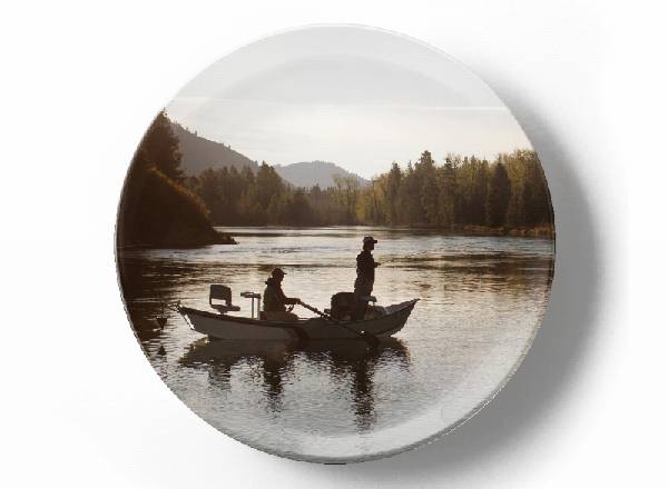 Рыбачим с лодки