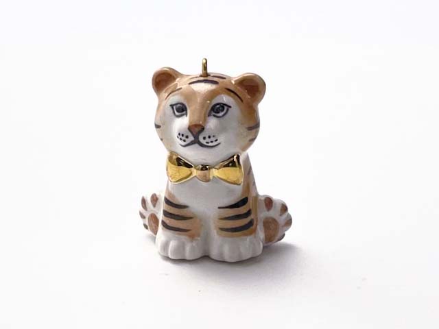 Елочная игрушка «Тигренок с бантиком»