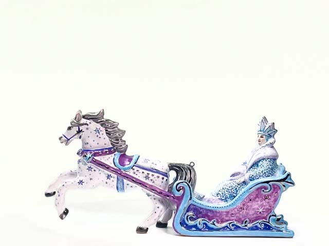 Елочная игрушка «Снежная королева» Форма: Снежная королева. Майолика. 200 x 90 мм.