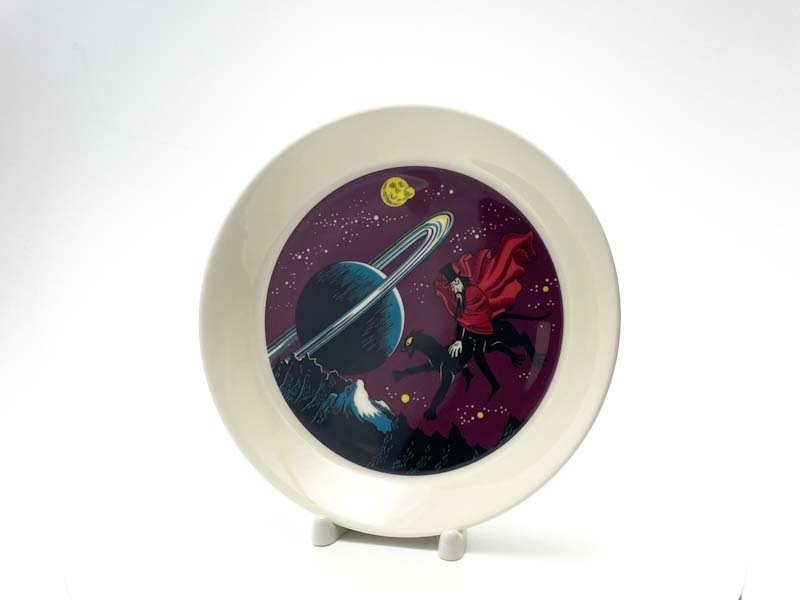 Тарелка «Волшебник и пантера (пурпурная)»