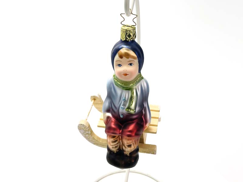 Елочная игрушка «Невинные сердца. Мальчик на санках»