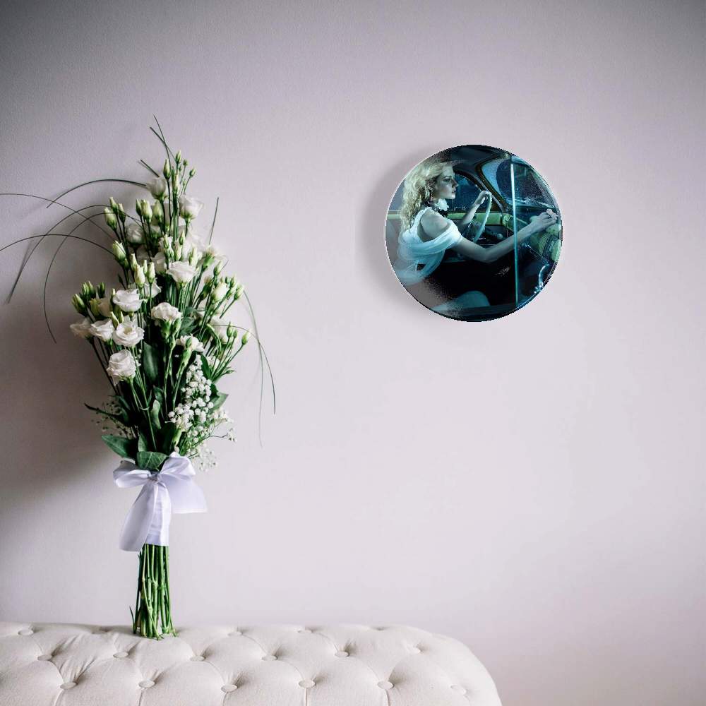 Девушка в автомобиле — Эрик Алмас