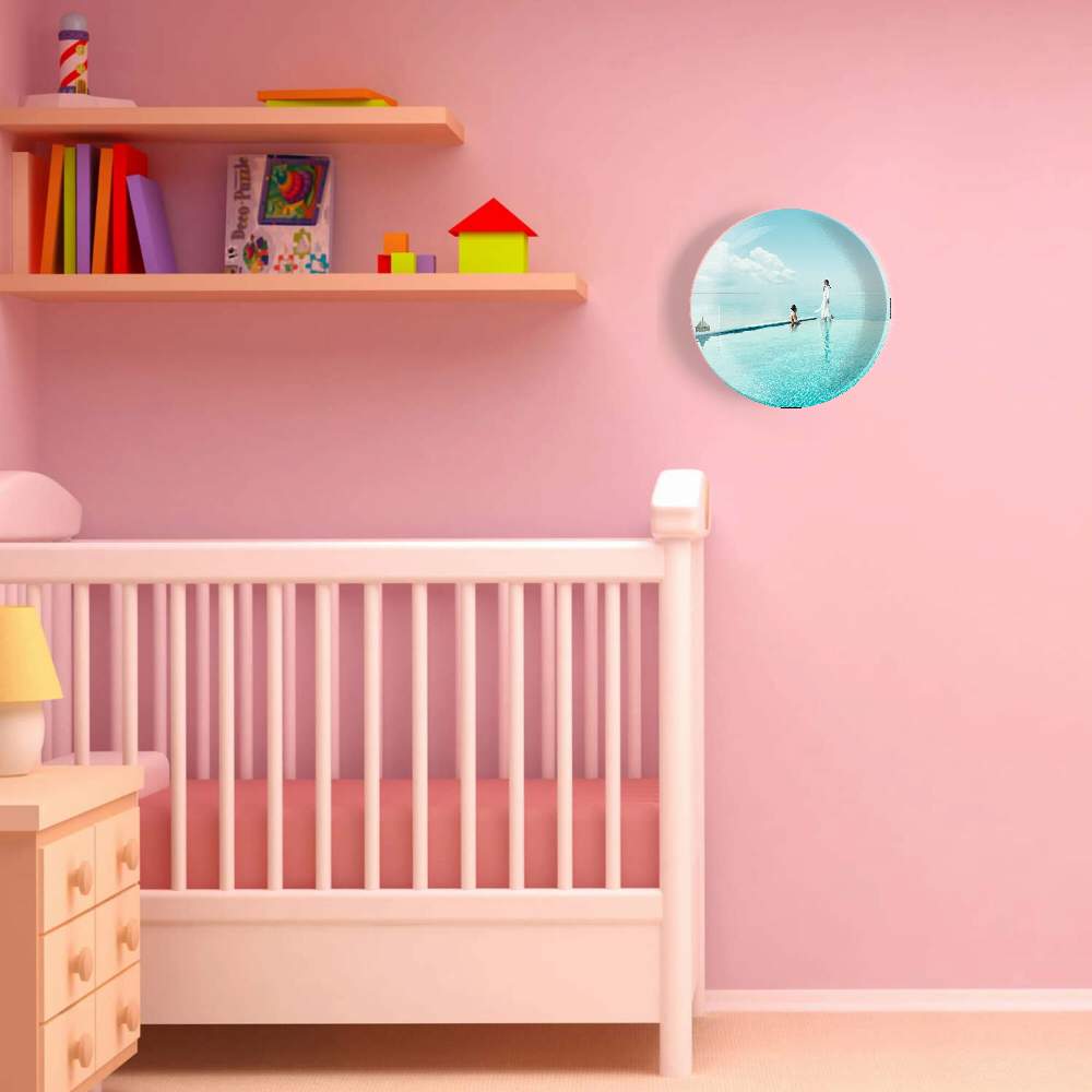 Бассейн и девушка — Эрик Алмас