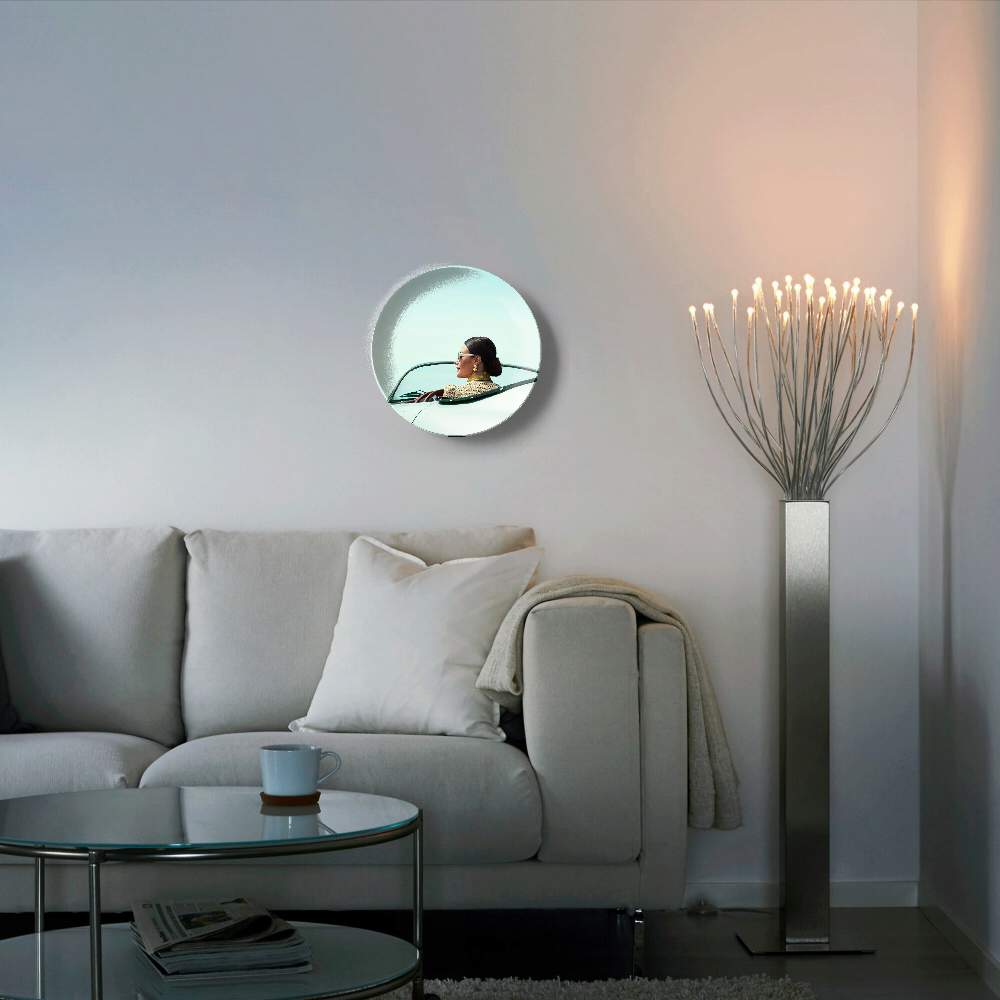 Девушка в очках в автомобиле — Эрик Алмас