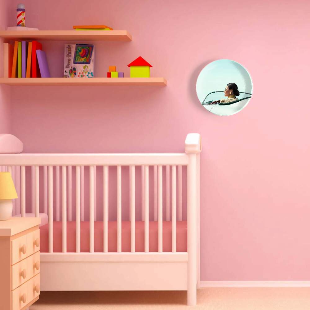 Девушка в очках в автомобиле — Эрик Алмас