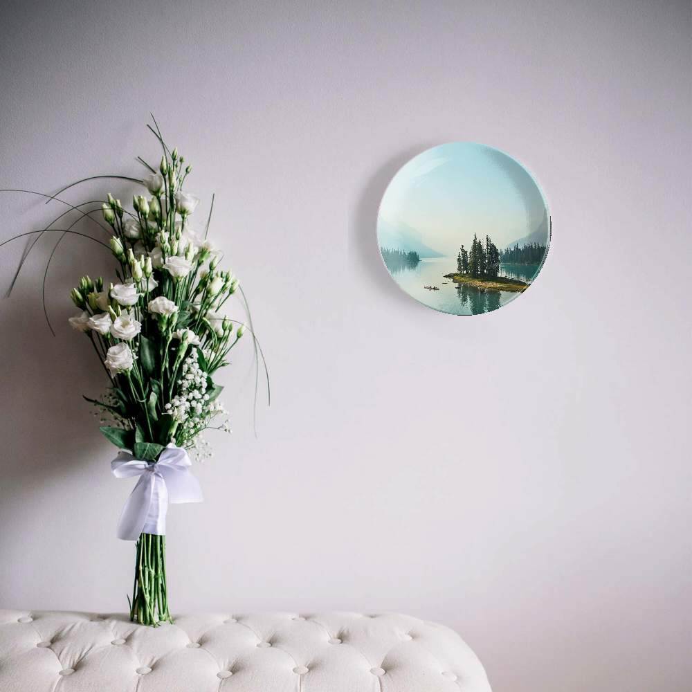 Холодное горное озеро и ёлки — Эрик Алмас