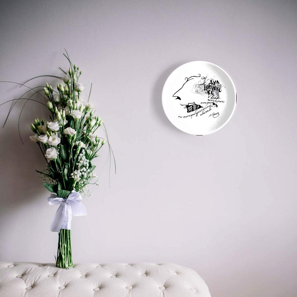 Ветер дул на него со всех четырех сторон по петербургскому обычаю