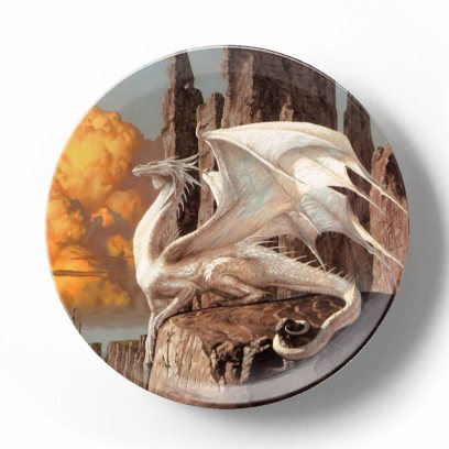 Белый дракон в скалах