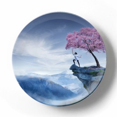 Декоративная тарелка Эрик Алмас Цветущее дерево в горах