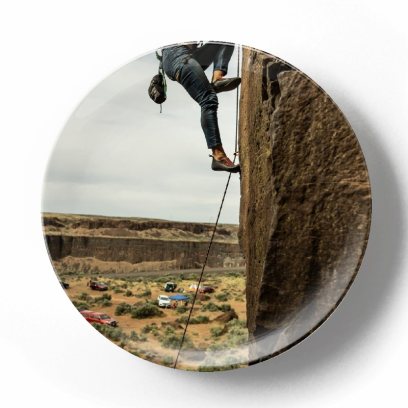 Декоративная тарелка Камерон Карстен Карабкаемся